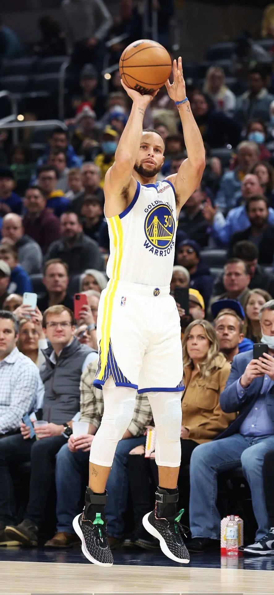 NG28-关于库里迎来十五赛季高光表现，雄鹿球迷沸腾！的信息